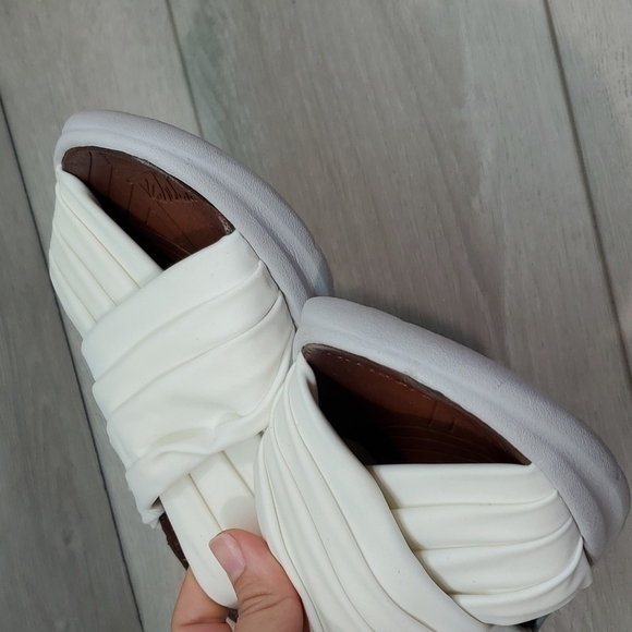 Bzees Womens Premium Knockout Wedge Sandals shoes sz 8 - Picture 4 of 10